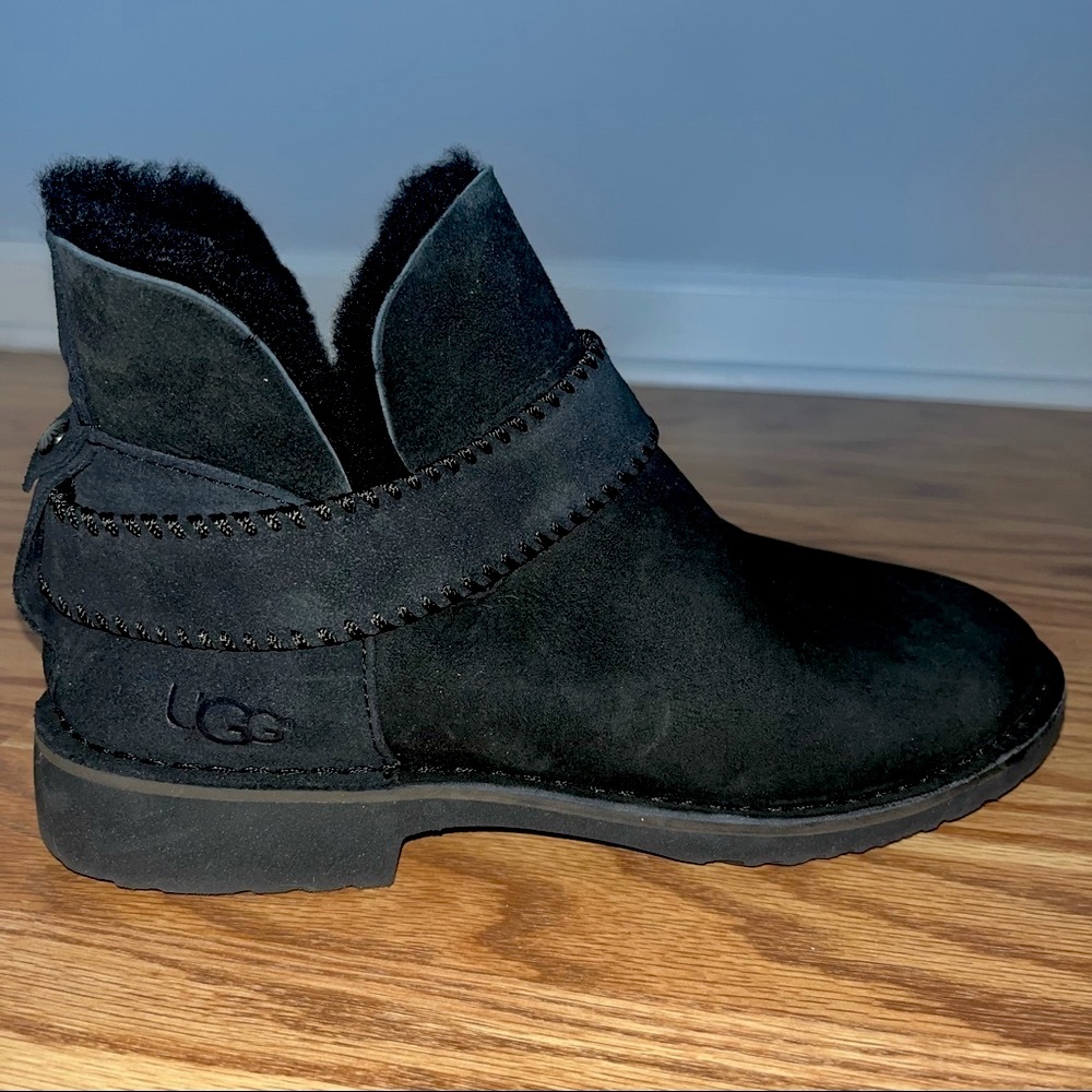 NWOT Ugg McKay Slip-On Booties
